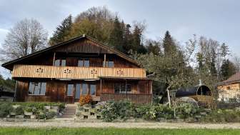 Hof Hauenfluh, Aussenansicht, Sommer